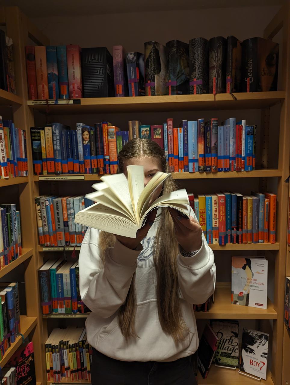 Mädchen mit Buch